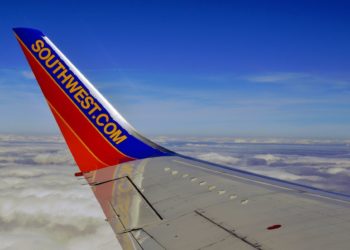 Ehemaliger Flugbegleiter erhält 5 Millionen Dollar, nachdem er wegen Abtreibungshaltung gefeuert wurde