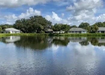 HORROR: Ältere Frau von Alligatoren getötet, nachdem sie auf dem Golfplatz in Florida in einen Teich gefallen war