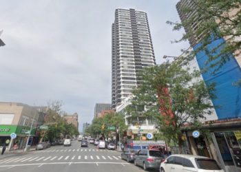 HORROR: Ein 3-jähriger Junge stirbt, nachdem er von einem Hochhaus in New York City gestürzt ist