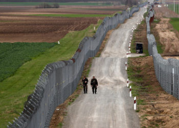 Illegale Migration über den Balkan nimmt zu – Serbische Polizei findet Waffen