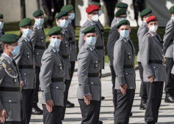 Impfpflicht für Soldaten: Oberste Verwaltungsrichter "zweifeln nicht an Neutralität von RKI und PEI"