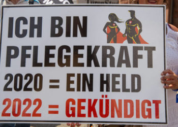 Klage gegen Impfpflicht: "Artikel 1 verbietet es kategorisch, Leben gegen Leben abzuwägen"