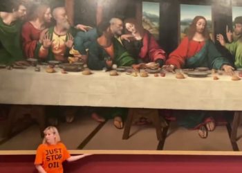 Klimawandel-Demonstranten kleben sich selbst an eine jahrhundertealte Kopie von Leonardo da Vincis „Das letzte Abendmahl“-Gemälde