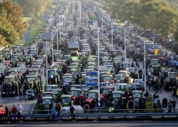 Massive Bauernproteste in den Niederlanden weiten sich aus – Polizei und Armee reagieren gereizt