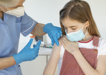 Mehr COVID-19-Todesfälle bei Kindern seit Impfbeginn – und niemand erforscht den Grund