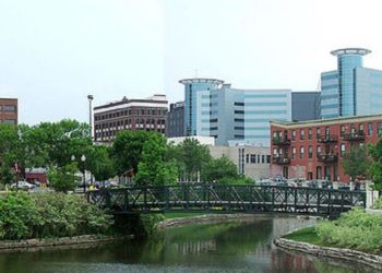 Michigan City entkriminalisiert öffentliches Urinieren, Stuhlgang und Littering – für Gerechtigkeit!