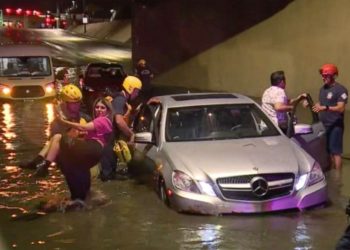 Monsunsturm überschwemmt die Wüste von Las Vegas über Nacht und lässt Kasinos und Flughäfen unter Wasser