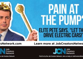 Neue Plakatwand am Times Square Trolle „Elite Pete“ Buttigieg – „Lasst sie Elektroautos fahren!“