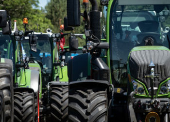 Niederlande: Polizisten feuern "gezielte Schüsse" auf protestierende Bauern (Videos)