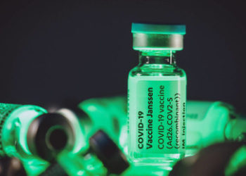 Plötzlich und unerwartet? Ministerium räumt schwere Nebenwirkungen der Corona-Impfung ein