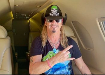 Sänger Bret Michaels von Poison wurde Berichten zufolge nach Nebenwirkungen bei der Behandlung mit Covid-19 ins Krankenhaus eingeliefert – gezwungen, die Nashville Show abzusagen
