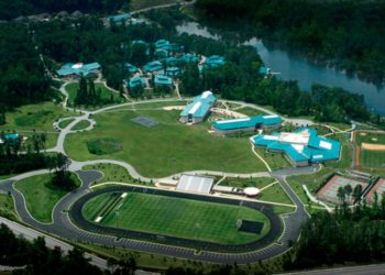 Überraschung!  Zwielichtige kommunistische chinesische Firma finanziell an Bidens Luxuscamp für illegale ausländische Kinder in North Carolina beteiligt;  Chinesen übernahmen 2019 die Schulleitung