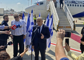 Vor Abflug nach Frankreich: Israels Premier droht Libanon mit direkter Konfrontation