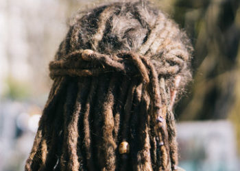 Weiße Musiker mit Rastafrisur – Veranstalter beendet Konzert wegen "Unwohlsein" im Publikum