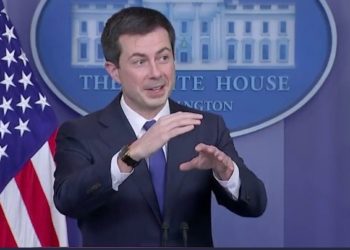 Wochenende am 4. Juli Airmageddon: Mehr als 10.000 Flüge verspätet, Hunderte storniert – Transportation Sec.  Buttigieg Schweigen