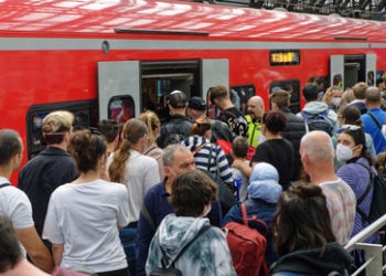 "Menschen fallen aus den Zügen" – Gewerkschaften erschüttert über Zustand der Deutschen Bahn