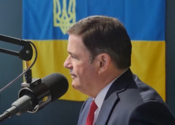 „Wir werden sie vor Gericht sehen“ – AZ-Gouverneur Ducey antwortet auf die Klage des Biden-Regimes, um ein Gesetz zu blockieren, das von den Wählern den Nachweis der US-Staatsbürgerschaft verlangt