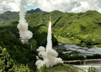 Der taiwanesische Premierminister warnt vor einer „Invasion“ Chinas, da chinesische Raketen in nahegelegenen japanischen Gewässern landen