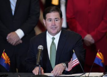 Gouverneur von Arizona konzentriert sich bei Besuch in Taiwan auf Halbleiter