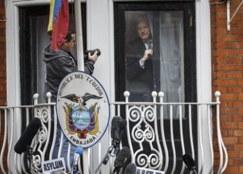 Anwälte von Julian Assange verklagen CIA wegen Bespitzelung und Spionage
