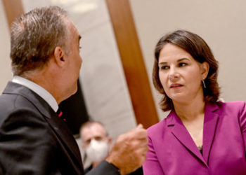 Baerbock stellt sich gegen China, oder: die Wildsau und die Eiche