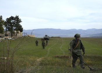 Bergkarabach: Aserbaidschan führt Operation "Rache" durch und fordert Demilitarisierung der Region
