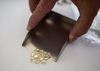 Bloomberg: Russischer Diamanten-Riese "Alrosa" hat Exporte wieder auf das Vorkriegsniveau gebracht