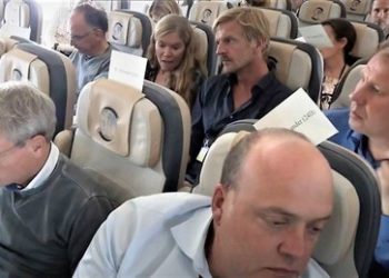 Causa über den Wolken – Politiker und Journalisten bei Kanadaflug ohne Masken