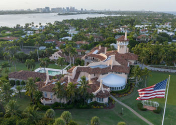 FBI-Razzia bei Ex-US-Präsident Trump: Behörde soll nach Unterlagen zu Atomwaffen gesucht haben