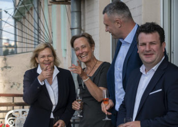 Faeser "bereut" das Sektglas-Foto: "Normales Alltagsleben" in Kiew habe sie dazu verführt