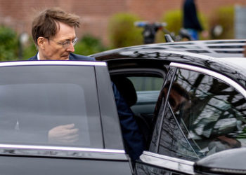 Ohne Rücksicht auf den CO2-Ausstoß: Lauterbach immer mit zwei Panzer-Limousinen unterwegs