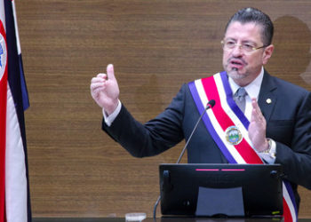 Präsident Costa Ricas erklärt berufsverpflichtende COVID-19-Impfungen für beendet