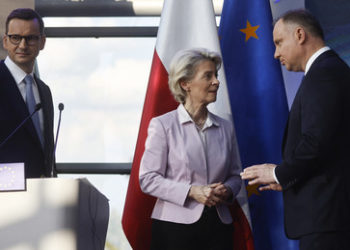 Streit zwischen Brüssel und Warschau um EU-Gelder: Polen spricht von "Täuschung"