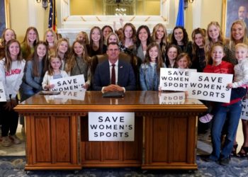 Studentische Athleten in Oklahoma müssen jetzt eine eidesstattliche Erklärung zum biologischen Geschlecht unterschreiben und in Teams antreten, die zum biologischen Geschlecht passen