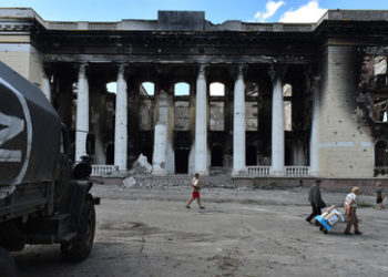 Umfrage: Russen bereit, sowohl den Frieden als auch neue Offensive gegen Kiew zu unterstützen