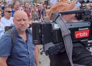 "Es gibt Menschen, die möchten nicht mehr diskreditiert werden" - RBB-Mann Sundermeyer unterwegs