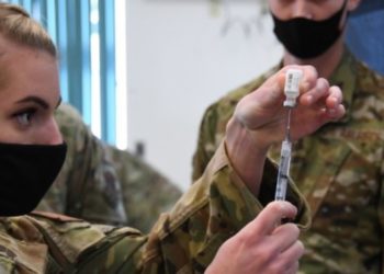 „Unser Militär ist zu einer rücksichtslosen, toxischen Mischung aus rückgratloser, gasbetriebener Führung geworden“ – die Ehefrau des US-Helden und Kriegers äußert sich, nachdem er durch seine unmittelbare militärische Führung ruiniert wurde