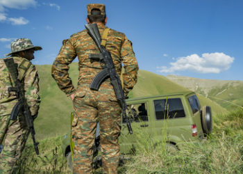 Aserbaidschan greift die armenische Grenze an