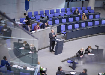Bundestag: 50 Schattierungen der Wirklichkeitsverleugnung – und eine Stimme aus Mansfeld
