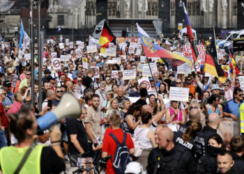 Demonstration in Köln: "Gegen Krieg und Waffenlieferungen an die Ukraine"
