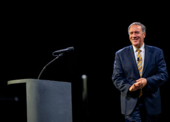 Der frühere US-Außenminister Pompeo enthüllt die rassenbasierten Lügen der KPCh über Amerika