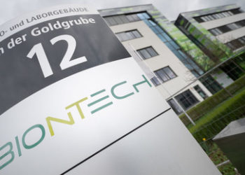 Erste Klage gegen BioNTech – wegen Schäden durch den Corona-Impfstoff Comirnaty