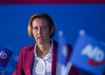 Karl Lauterbach zeigt Beatrix von Storch an