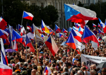 Proteste in Prag mit 100.000 Teilnehmern: "Wir holen uns unser Land zurück!"