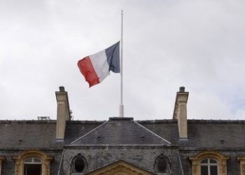 Tod von Elisabeth II.: Zwei französische Bürgermeister wollen Fahne nicht auf Halbmast setzen