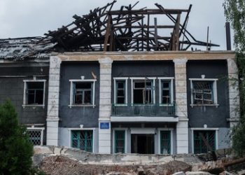 Ukraine beschießt Schule mit HIMARS – eine Jugendliche gestorben, sechs weitere verletzt