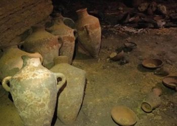 Unberührte ägyptische Grabkammer aus der Zeit von Ramses II. an Israels Küste entdeckt