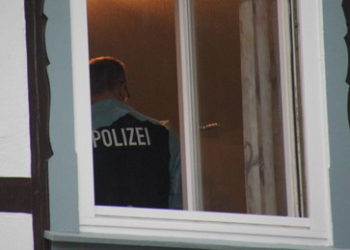 Verdacht auf falsche Corona-Atteste: Polizei durchsucht 84 Objekte in mehreren Bundesländern