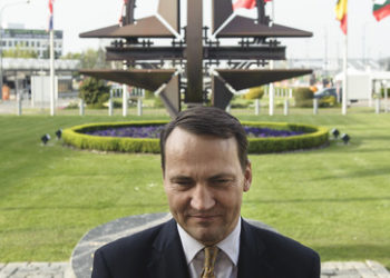 "Ein idiotischer Kriecher ist schlimmer als ein Feind" – Reaktionen auf Sikorskis Tweet-Löschung