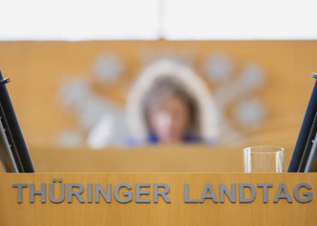 "Es ist schon sehr kalt hier": Thüringer Landtag verteilt Decken während Plenarsitzung